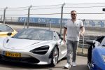 Zandvoort 18 mei 2022
Frans Duijts en andere manne rijden met hun mooie auto voor stichting zorgeloos kind op circuitpark Zandvoort. Frans rijdt in een McLaren cabrio