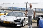 Zandvoort 18 mei 2022
Frans Duijts en andere manne rijden met hun mooie auto voor stichting zorgeloos kind op circuitpark Zandvoort. Frans rijdt in een McLaren cabrio