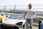Zandvoort 18 mei 2022
Frans Duijts en andere manne rijden met hun mooie auto voor stichting zorgeloos kind op circuitpark Zandvoort. Frans rijdt in een McLaren cabrio