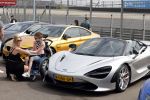 Zandvoort 18 mei 2022
Frans Duijts en andere manne rijden met hun mooie auto voor stichting zorgeloos kind op circuitpark Zandvoort. Frans rijdt in een McLaren cabrio