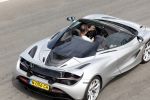 Zandvoort 18 mei 2022
Frans Duijts en andere manne rijden met hun mooie auto voor stichting zorgeloos kind op circuitpark Zandvoort. Frans rijdt in een McLaren cabrio