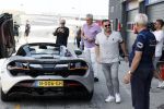 Zandvoort 18 mei 2022
Frans Duijts en andere manne rijden met hun mooie auto voor stichting zorgeloos kind op circuitpark Zandvoort. Frans rijdt in een McLaren cabrio