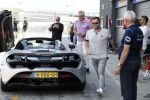 Zandvoort 18 mei 2022
Frans Duijts en andere manne rijden met hun mooie auto voor stichting zorgeloos kind op circuitpark Zandvoort. Frans rijdt in een McLaren cabrio
