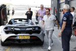 Zandvoort 18 mei 2022
Frans Duijts en andere manne rijden met hun mooie auto voor stichting zorgeloos kind op circuitpark Zandvoort. Frans rijdt in een McLaren cabrio