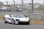 Zandvoort 18 mei 2022
Frans Duijts en andere manne rijden met hun mooie auto voor stichting zorgeloos kind op circuitpark Zandvoort. Frans rijdt in een McLaren cabrio