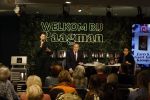 Den Haag 1 juni 2022
Carry Knoops en haar man Geert Jan Knoops bij boekhandel in Den Haag