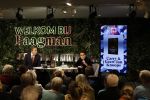 Den Haag 1 juni 2022
Carry Knoops en haar man Geert Jan Knoops bij boekhandel in Den Haag