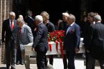 Laren 2 juni 2022
Begrafenis / dienst van Willibrord Frequin in de Sint Jansbasiliek in Laren . oa Aad Ouborg Louis Frequin en Guido Maas droegen de kist