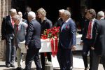 Laren 2 juni 2022
Begrafenis / dienst van Willibrord Frequin in de Sint Jansbasiliek in Laren . oa Aad Ouborg Louis Frequin en Guido Maas droegen de kist