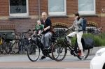 Amsterdam 28 mei 2022
Hajo Bruins met vriendin en dochtertje op de fiets in Amsterdam zuid.