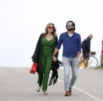 Zandvoort 31 mei 2022
Presentatie boek waar Matthijs v Nieuwkerk de mooiste verhalen voor uitgekozen heeft.  oa Heleen v Royen heeft een verhaal geschreven.  Helleen kwam met haar partner Bart meeldijk. Matthijs kwam met zijn vriendin Martha Riemsma. Ozcan Akyol  (Eus) gaf Matthijs het eerste boek.