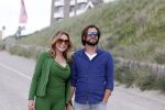 Zandvoort 31 mei 2022
Presentatie boek waar Matthijs v Nieuwkerk de mooiste verhalen voor uitgekozen heeft.  oa Heleen v Royen heeft een verhaal geschreven.  Helleen kwam met haar partner Bart meeldijk. Matthijs kwam met zijn vriendin Martha Riemsma. Ozcan Akyol  (Eus) gaf Matthijs het eerste boek.
