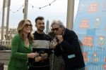 Zandvoort 31 mei 2022
Presentatie boek waar Matthijs v Nieuwkerk de mooiste verhalen voor uitgekozen heeft.  oa Heleen v Royen heeft een verhaal geschreven.  Helleen kwam met haar partner Bart meeldijk. Matthijs kwam met zijn vriendin Martha Riemsma. Ozcan Akyol  (Eus) gaf Matthijs het eerste boek.