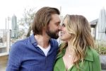 Zandvoort 31 mei 2022
Presentatie boek waar Matthijs v Nieuwkerk de mooiste verhalen voor uitgekozen heeft.  oa Heleen v Royen heeft een verhaal geschreven.  Helleen kwam met haar partner Bart meeldijk. Matthijs kwam met zijn vriendin Martha Riemsma. Ozcan Akyol  (Eus) gaf Matthijs het eerste boek.