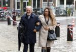 Amsterdam 8 juni 2022
Koningin Maxima bezoekt het Majoor Bosshardt huis op de wallen. Henk de Vries met zijn dochter