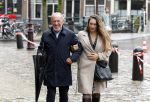 Amsterdam 8 juni 2022
Koningin Maxima bezoekt het Majoor Bosshardt huis op de wallen. Henk de Vries met zijn dochter