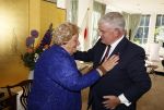 Den Haag 9 juni 202
Erica Terpstra krijgt een belangrijke onderscheiding uit handen van de Japanse Ambassadeur . Alles speelde zich af op de Japanse Ambassade in Den Haag. Jan v Zanen en Ada Kok
