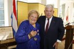 Den Haag 9 juni 202
Erica Terpstra krijgt een belangrijke onderscheiding uit handen van de Japanse Ambassadeur . Alles speelde zich af op de Japanse Ambassade in Den Haag. Jan v Zanen en Ada Kok