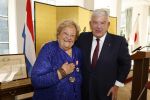Den Haag 9 juni 202
Erica Terpstra krijgt een belangrijke onderscheiding uit handen van de Japanse Ambassadeur . Alles speelde zich af op de Japanse Ambassade in Den Haag. Jan v Zanen en Ada Kok