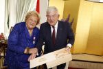 Den Haag 9 juni 202
Erica Terpstra krijgt een belangrijke onderscheiding uit handen van de Japanse Ambassadeur . Alles speelde zich af op de Japanse Ambassade in Den Haag. Jan v Zanen en Ada Kok