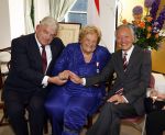Den Haag 9 juni 202
Erica Terpstra krijgt een belangrijke onderscheiding uit handen van de Japanse Ambassadeur . Alles speelde zich af op de Japanse Ambassade in Den Haag. Jan v Zanen en Ada Kok