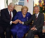 Den Haag 9 juni 202
Erica Terpstra krijgt een belangrijke onderscheiding uit handen van de Japanse Ambassadeur . Alles speelde zich af op de Japanse Ambassade in Den Haag. Jan v Zanen en Ada Kok