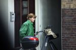 Amsterdam 27 mei 2022
Janke Dekker op de fiets in Amsterdam zuid en bij het huis wat ze met haar man Tom Egbers heeft gekocht in Amsterdam.