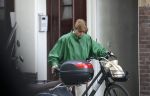 Amsterdam 27 mei 2022
Janke Dekker op de fiets in Amsterdam zuid en bij het huis wat ze met haar man Tom Egbers heeft gekocht in Amsterdam.