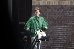 Amsterdam 27 mei 2022
Janke Dekker op de fiets in Amsterdam zuid en bij het huis wat ze met haar man Tom Egbers heeft gekocht in Amsterdam.