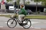 Amsterdam 27 mei 2022
Janke Dekker op de fiets in Amsterdam zuid en bij het huis wat ze met haar man Tom Egbers heeft gekocht in Amsterdam.