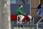 Amsterdam 27 mei 2022
Janke Dekker op de fiets in Amsterdam zuid en bij het huis wat ze met haar man Tom Egbers heeft gekocht in Amsterdam.