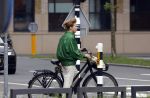 Amsterdam 27 mei 2022
Janke Dekker op de fiets in Amsterdam zuid en bij het huis wat ze met haar man Tom Egbers heeft gekocht in Amsterdam.