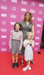 Huizen 25 mei 2022
Feestje ivm de nieuwe TLC serie van Louisa en Rowan op z'n Gooisch. Louisa Jansen en haar man Rowan . Jessica Mendels kwam met haar dochters