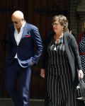 Laren 2 juni 2022
Begrafenis / dienst van Willibrord Frequin in de Sint Jansbasiliek in Laren . John v d Heuvel en de ex vrouw van Willibrord Marianne