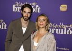 Amsterdam 30 mei 2022
Premiere Marokkaanse bruiloft in Tuschinski met oa als castleden Samouya Ahouaoui Walid Benmbarek Pip Pellens Liza Sips en Nabil Aouled Ayad in tuschinski. Jord Knotter met zijn vriendin Emma Hijnekamp