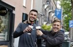 Amsterdam 27 mei 2022
Lil Kleine met Nighel in zijn porsche 911 in Amsterdam zuid