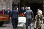 Laren 2 juni 2022
Begrafenis / dienst van Willibrord Frequin in de Sint Jansbasiliek in Laren . oa Aad Ouborg Louis Frequin en Guido Maas droegen de kist