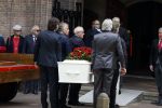 Laren 2 juni 2022
Begrafenis / dienst van Willibrord Frequin in de Sint Jansbasiliek in Laren . oa Aad Ouborg Louis Frequin en Guido Maas droegen de kist