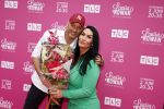 Huizen 25 mei 2022
Feestje ivm de nieuwe TLC serie van Louisa en Rowan op z'n Gooisch. Louisa JansSen en haar man Rowan .Marcel Kuijer