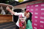 Huizen 25 mei 2022
Feestje ivm de nieuwe TLC serie van Louisa en Rowan op z'n Gooisch. Louisa JansSen en haar man Rowan .Marcel Kuijer