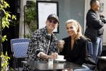 Amsterdam 30 mei 2022
Mart Hoogkamer met zijn vriendin Jennifer v Ooijen op terras op de pc hooftstraat