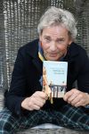 Zandvoort 31 mei 2022
Presentatie boek waar Matthijs v Nieuwkerk de mooiste verhalen voor uitgekozen heeft.