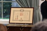 Den Haag 9 juni 202
Erica Terpstra krijgt een belangrijke onderscheiding uit handen van de Japanse Ambassadeur . Alles speelde zich af op de Japanse Ambassade in Den Haag. Oorkonde