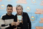 Zandvoort 31 mei 2022
Presentatie boek waar Matthijs v Nieuwkerk de mooiste verhalen voor uitgekozen heeft. 
Matthijs v Nieuwkerk en Ozcan Akyol