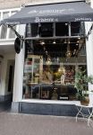 Amsterdam 30 mei 2022
Prinses Amalia gaat op de universiteit van Amsterdam UVA studeren. Bij Parisienne heeft Amalia sieraden gekocht