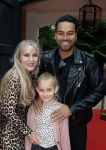 Huizen 25 mei 2022
Feestje ivm de nieuwe TLC serie van Louisa en Rowan op z'n Gooisch. Louisa Jansen en haar man Rowan . Deon leon en zijn vrouw Rachel Kramer en hun dochter