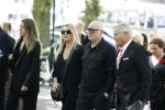 Laren 2 juni 2022
Begrafenis / dienst van Willibrord Frequin in de Sint Jansbasiliek in Laren . Rene v d Gijp kwam met zijn vrouw zoon en stiefdochter