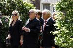 Laren 2 juni 2022
Begrafenis / dienst van Willibrord Frequin in de Sint Jansbasiliek in Laren . Rene v d Gijp kwam met zijn vrouw zoon en stiefdochter