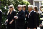 Laren 2 juni 2022
Begrafenis / dienst van Willibrord Frequin in de Sint Jansbasiliek in Laren . Rene v d Gijp kwam met zijn vrouw zoon en stiefdochter