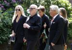 Laren 2 juni 2022
Begrafenis / dienst van Willibrord Frequin in de Sint Jansbasiliek in Laren . Rene v d Gijp kwam met zijn vrouw zoon en stiefdochter